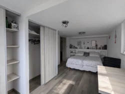 Chambre du gîte Huth vue depuis l'entrée