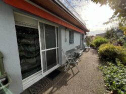 Terrasse privative du gîte Huth avec salon de jardin